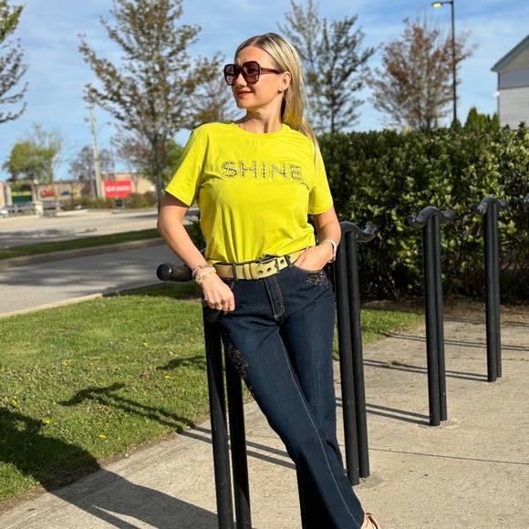 New Yellow T-shirt with rhinestones NWT - Picture 4 of 5